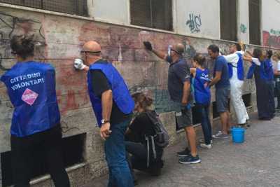 I volontari di "Retake": �Continuiamo a ripulire Bari, tra incivilt� e diffidenza�